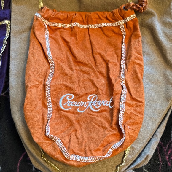 π CROWN ROYAL LIQUOR π₯ BAGS
SEVERAL SIZES COLORS/FLAVORS
40 BAGS IN TOTALποΈπ§²π - Picture 8 of 10
